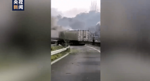 浙江溫嶺槽罐車爆炸，死傷百余人！我們?cè)撊绾畏婪队凸捃嚤际鹿剩?圖2)