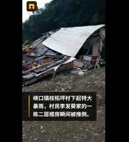 湖北村民50萬(wàn)建的新房被洪水沖倒，一家人居無(wú)定所(圖2)