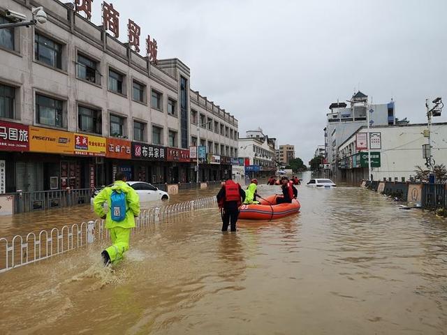 警惕！中國氣象局連發(fā)三個(gè)預(yù)警，多地有大暴雨(圖1)