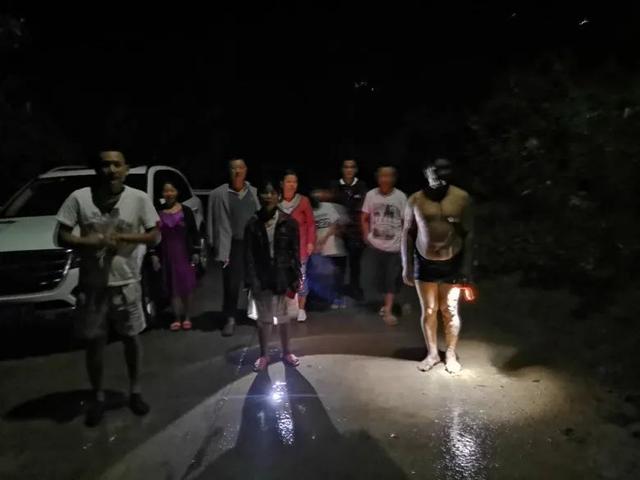 女子發(fā)現(xiàn)客廳1厘米裂縫救下21戶村民，6座民房被夷為平地(圖3)