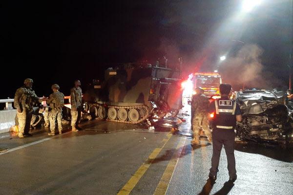 突發(fā)！美軍裝甲車(chē)與韓國(guó)私家車(chē)相撞：4名平民死亡（圖）