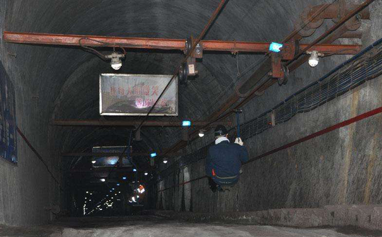 煤礦井下緊急避險(xiǎn)系統(tǒng)應(yīng)急救援車功能、使用維護(hù)說明